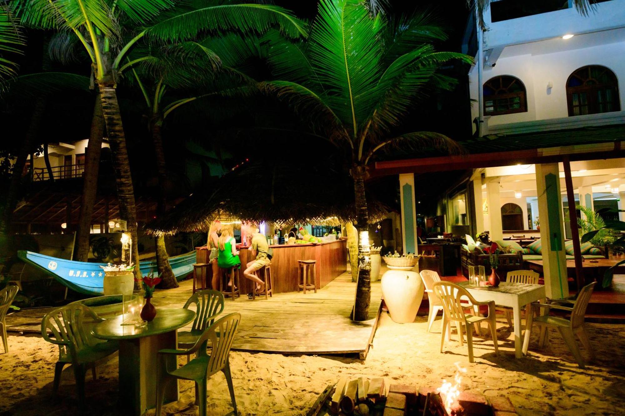 Royal Beach Hotel & Restaurant Hikkaduwa Exterior photo