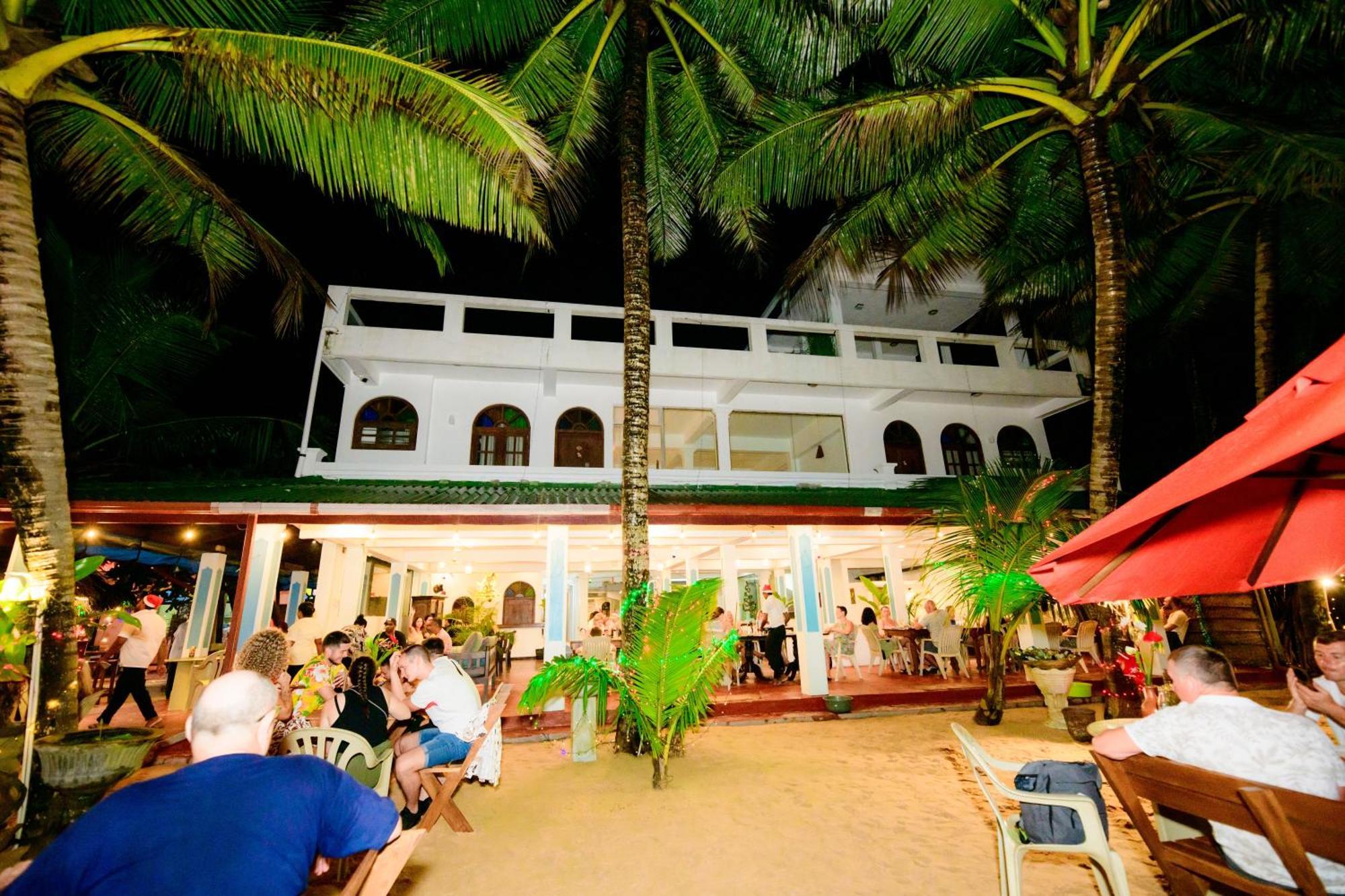 Royal Beach Hotel & Restaurant Hikkaduwa Exterior photo
