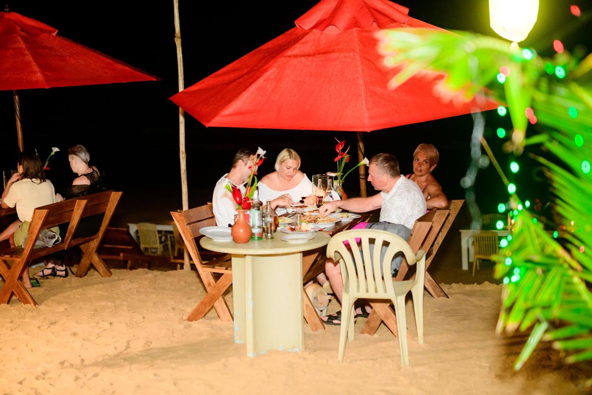Royal Beach Hotel & Restaurant Hikkaduwa Exterior photo