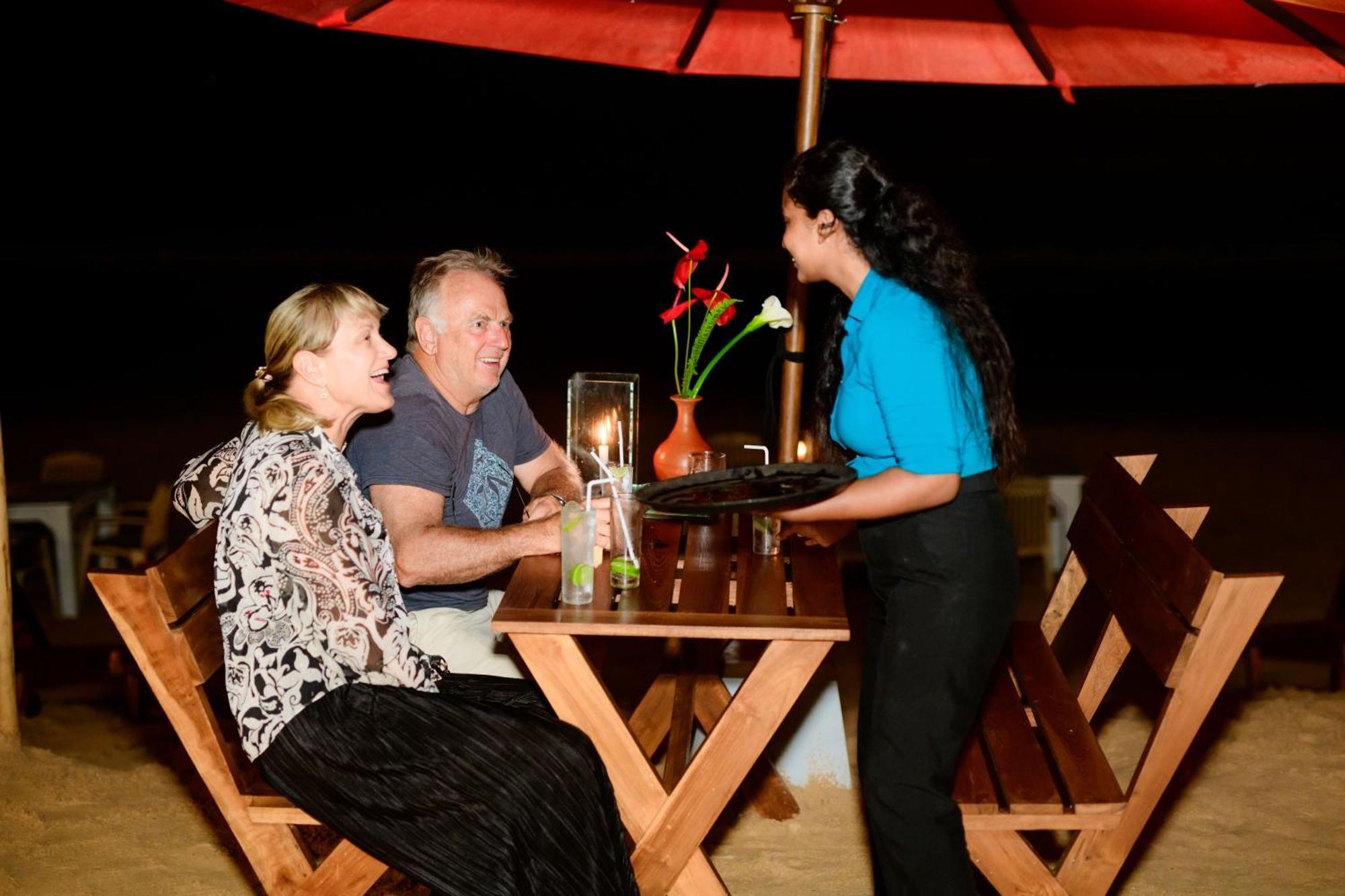 Royal Beach Hotel & Restaurant Hikkaduwa Exterior photo