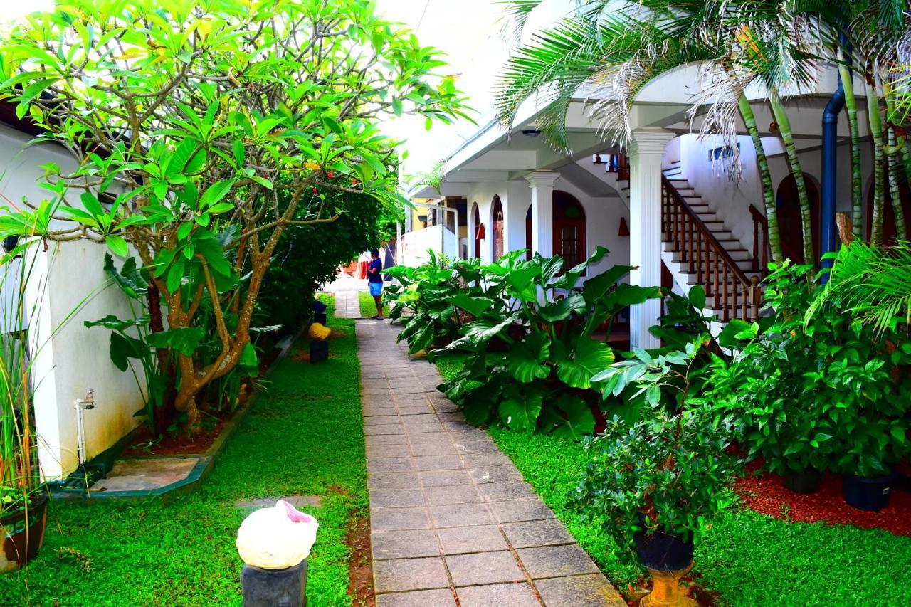Royal Beach Hotel & Restaurant Hikkaduwa Exterior photo